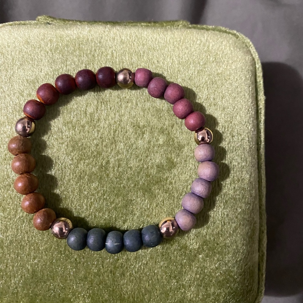 Beaded stretch bracelet in warm colors